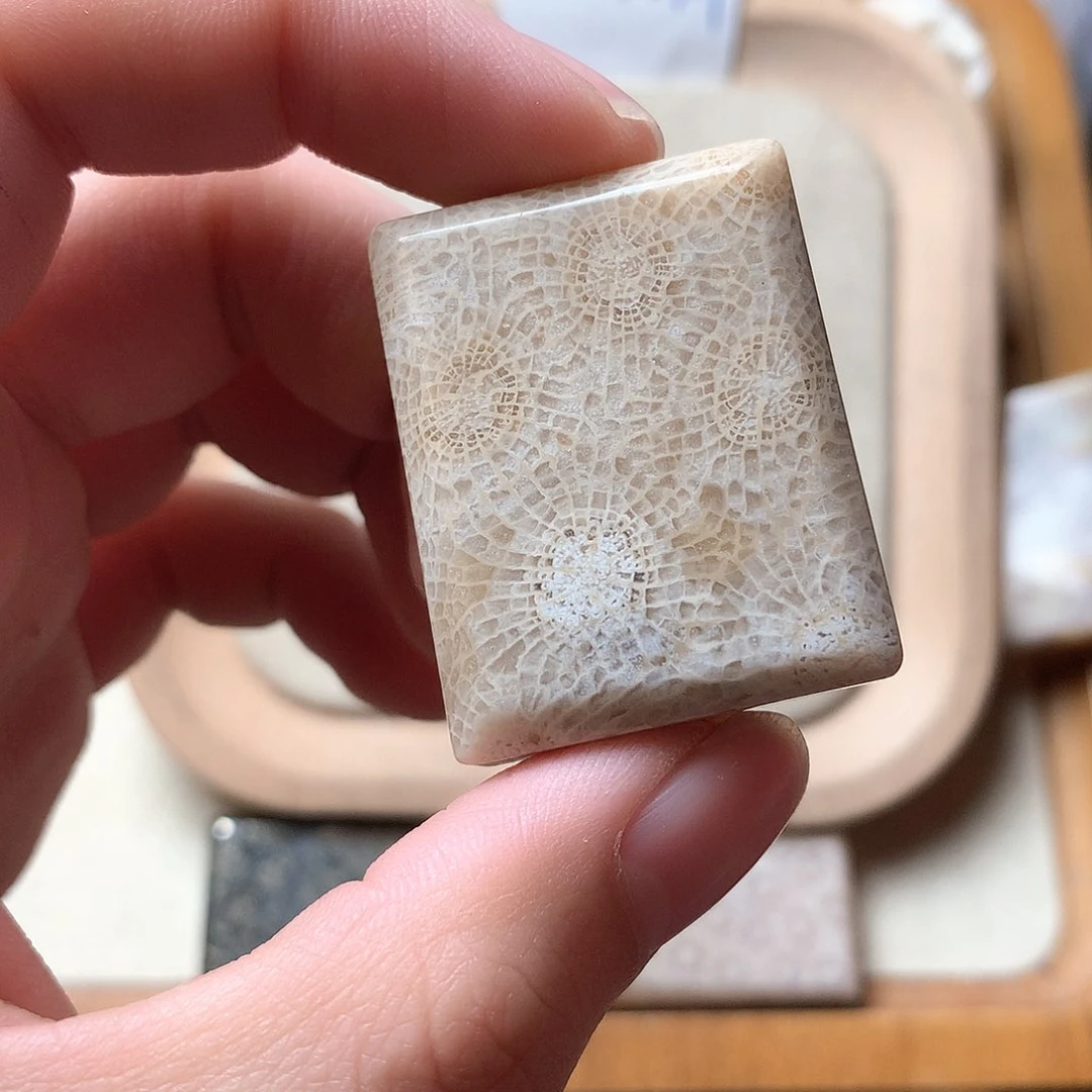 石英质玉颈饰未镶嵌靓*?