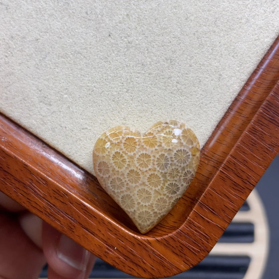 硅化玉未镶嵌颈饰k16