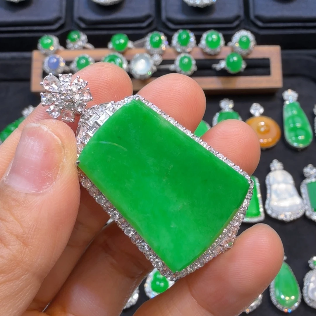 翡翠18K金镶嵌颈饰收到货48小时鉴赏期