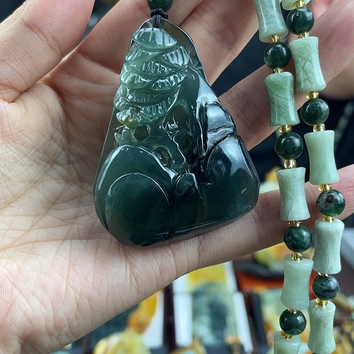 蛇纹石玉未镶嵌颈饰