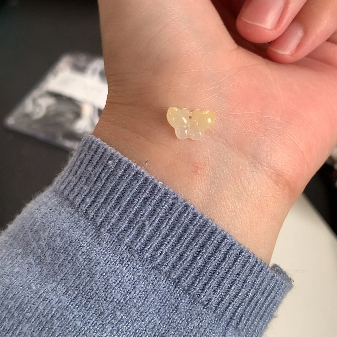 翡翠未镶嵌颈饰蝴蝶