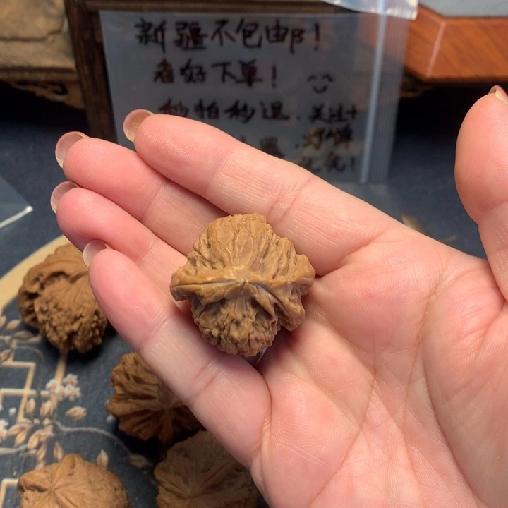 悦***成把件文玩核桃南疆