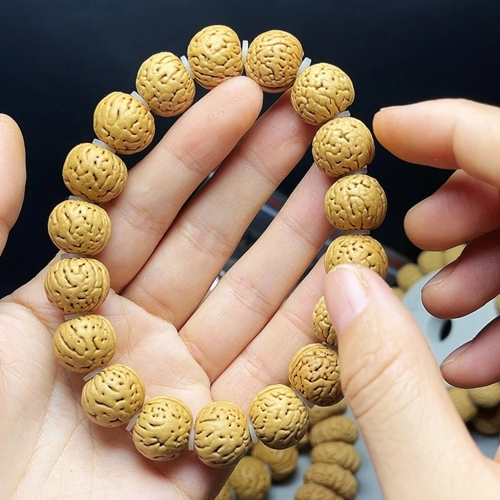 张***队桃核吊坠桃核手串