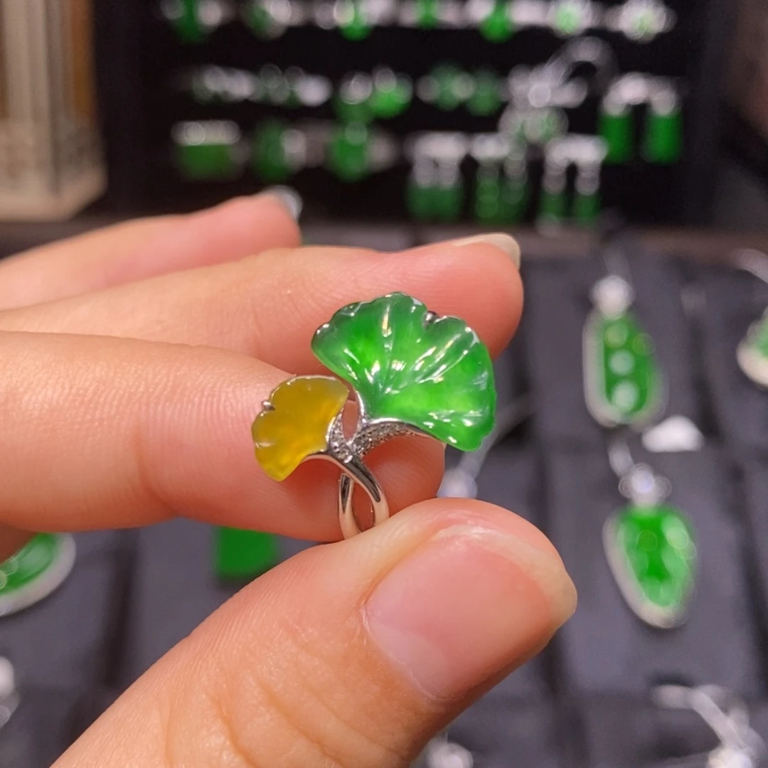 18K金镶嵌戒指翡翠天然翡翠