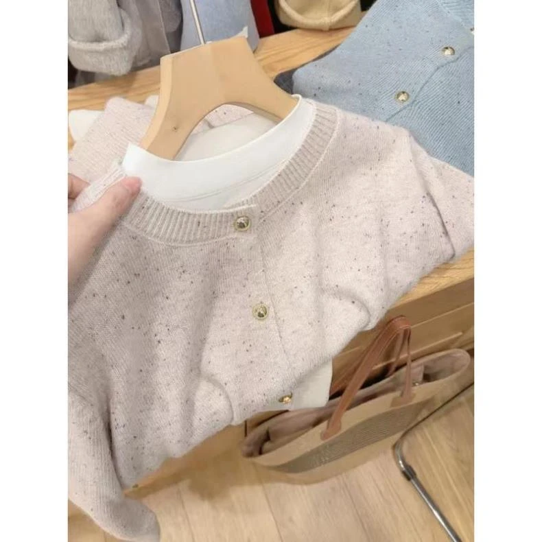 七言家新品！ins穿搭#暖米杏点子纱亮扣软糯开衫