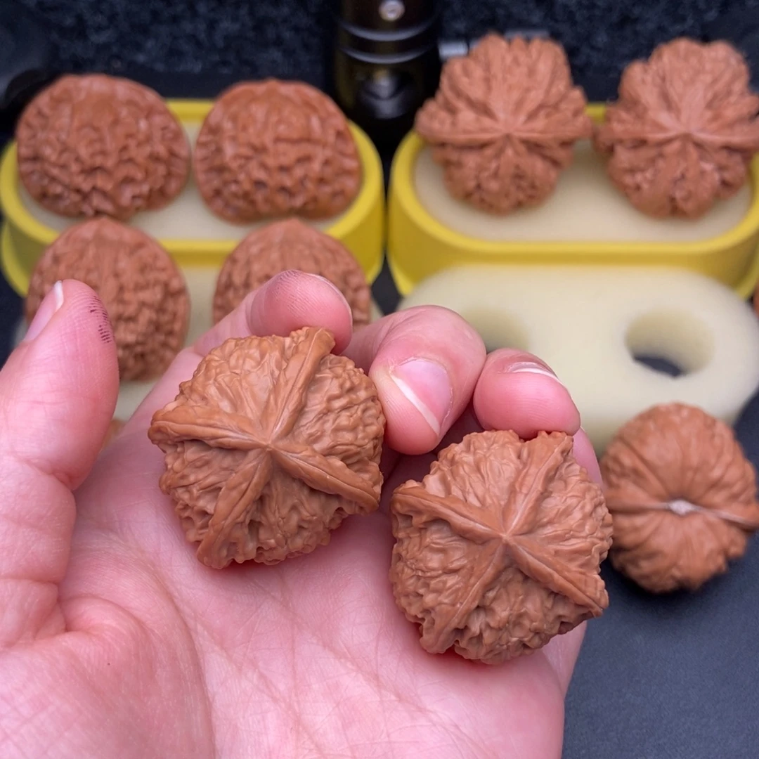 B***C桃核吊坠36金锭四棱