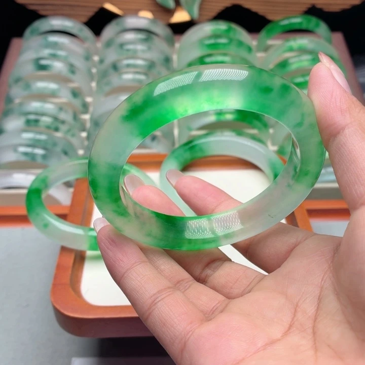 ༺***࿐石英质玉未镶嵌手镯