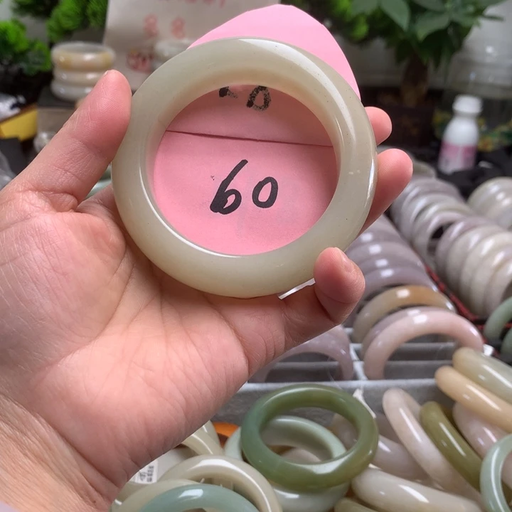 石英质玉未镶嵌手镯