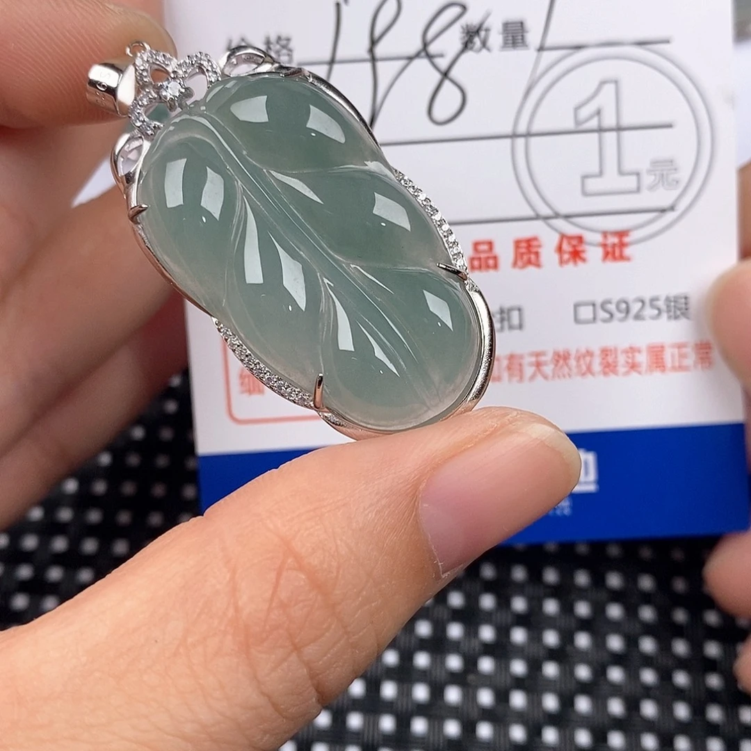 陈***玉翡翠银S925镶嵌颈饰