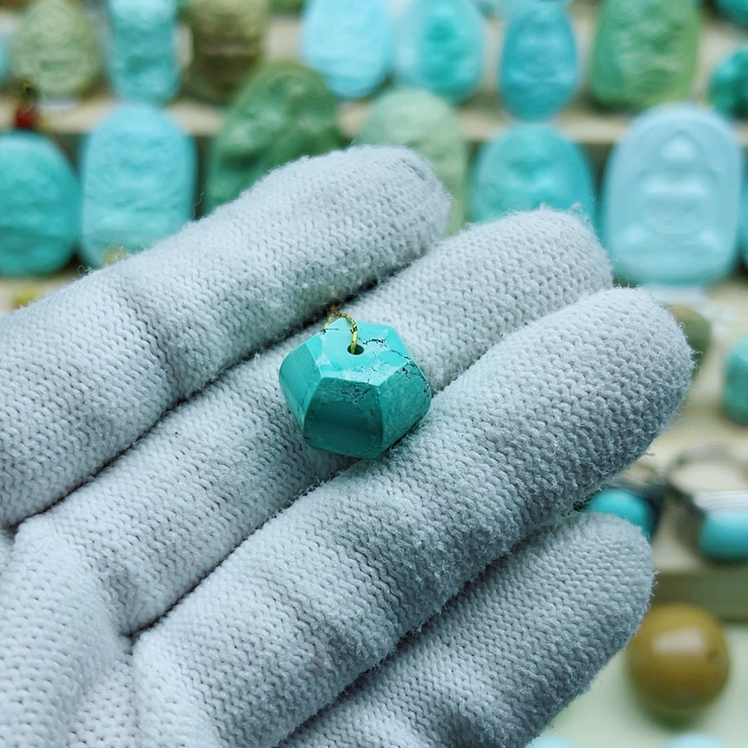 绿松石未镶嵌珠宝奇石