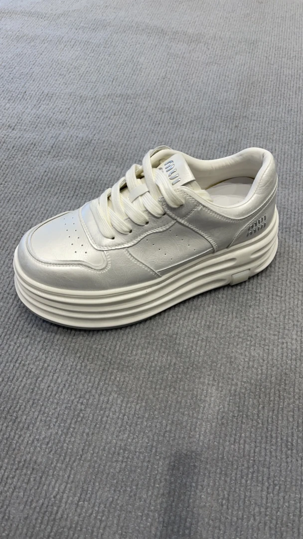 老孔的店 小个子增高女鞋厚底圆头百搭休闲珍珠白鞋