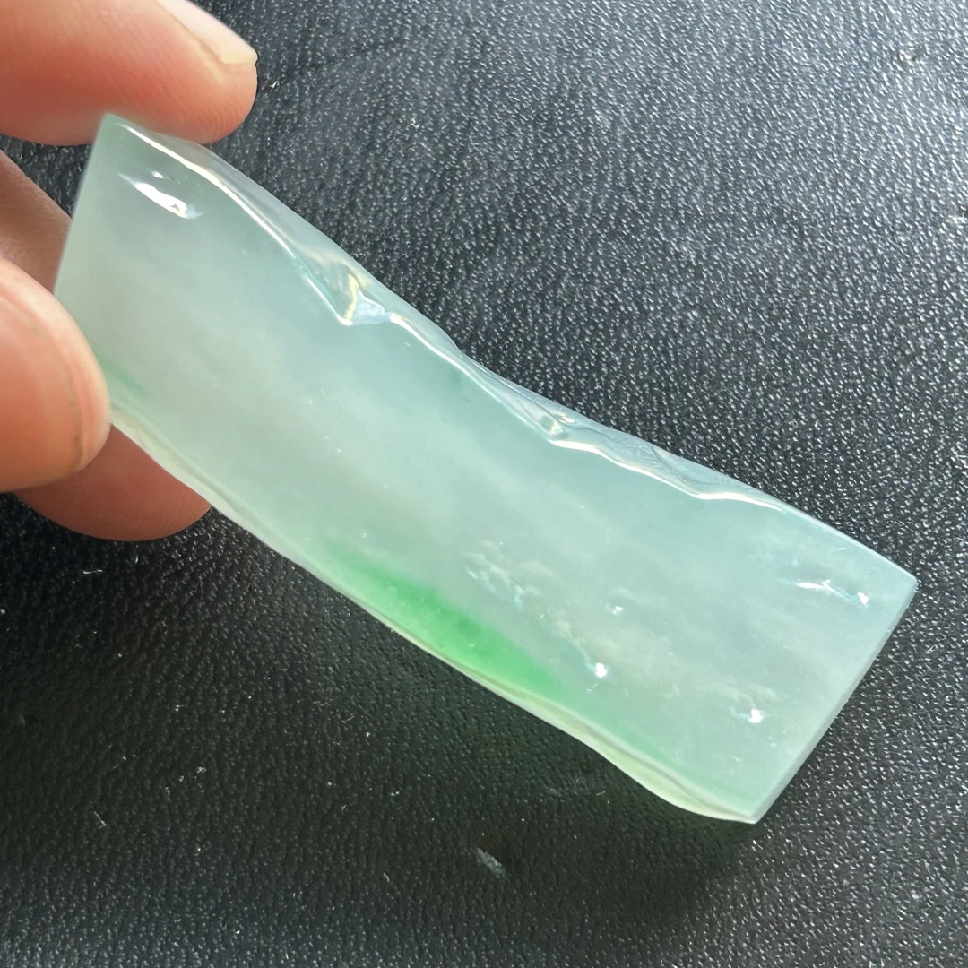 冰种翡翠飘金丝绿起荧光翻胶长条立体吊坠料54-18-7.3mm