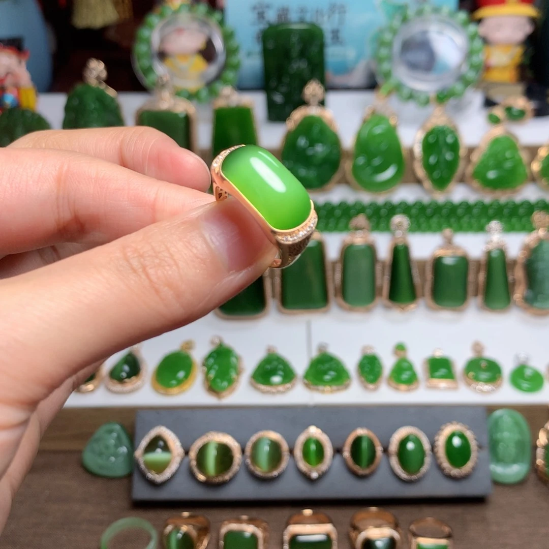 和田玉戒指18K金镶嵌