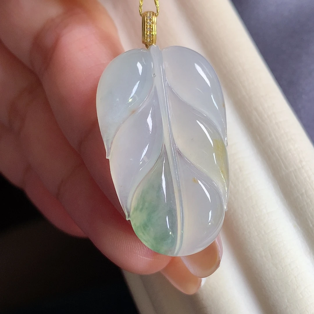 翡翠18K金镶嵌颈饰叶子