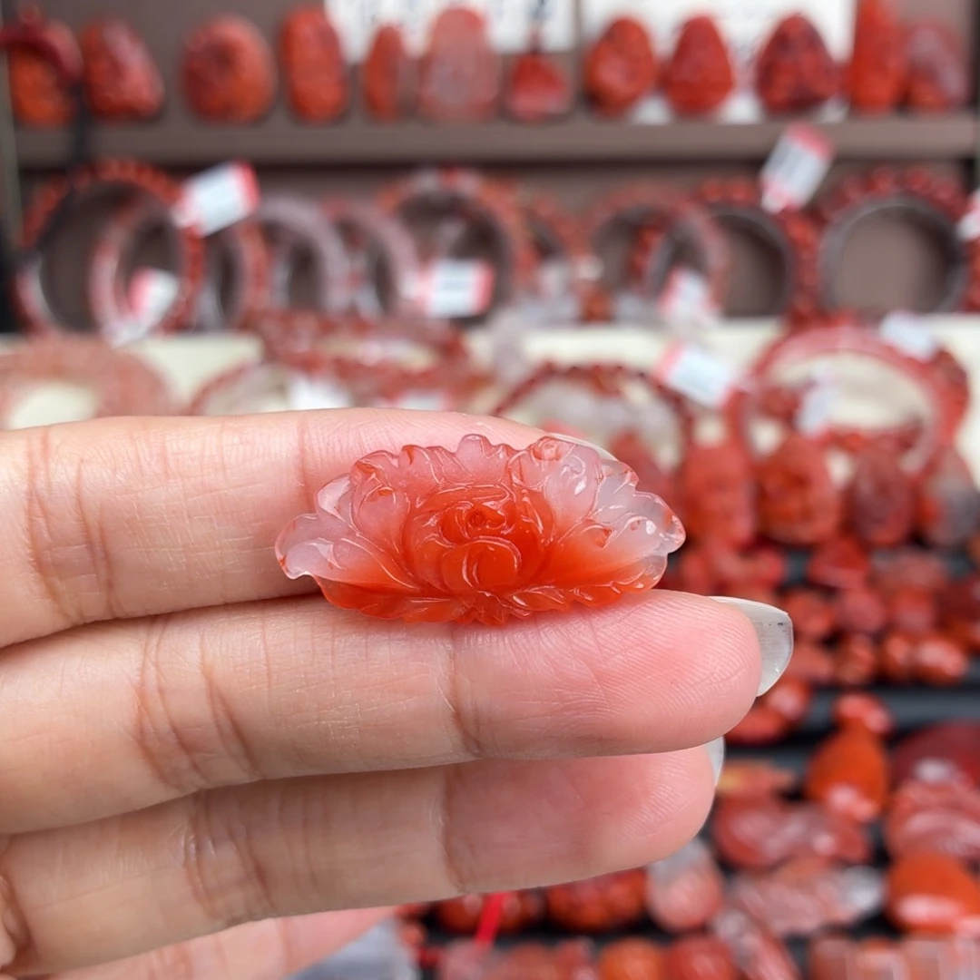 南红玛瑙未镶嵌颈饰牡丹花