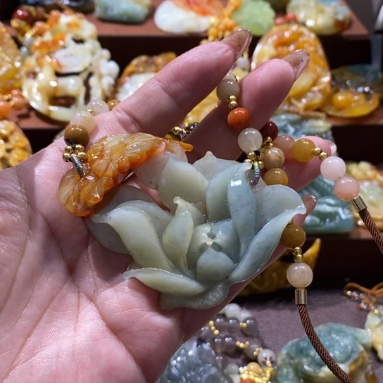 蛇纹石玉未镶嵌颈饰