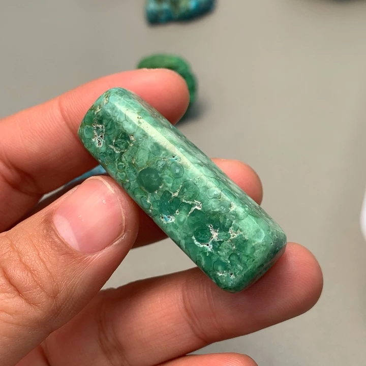 绿松石未镶嵌颈饰