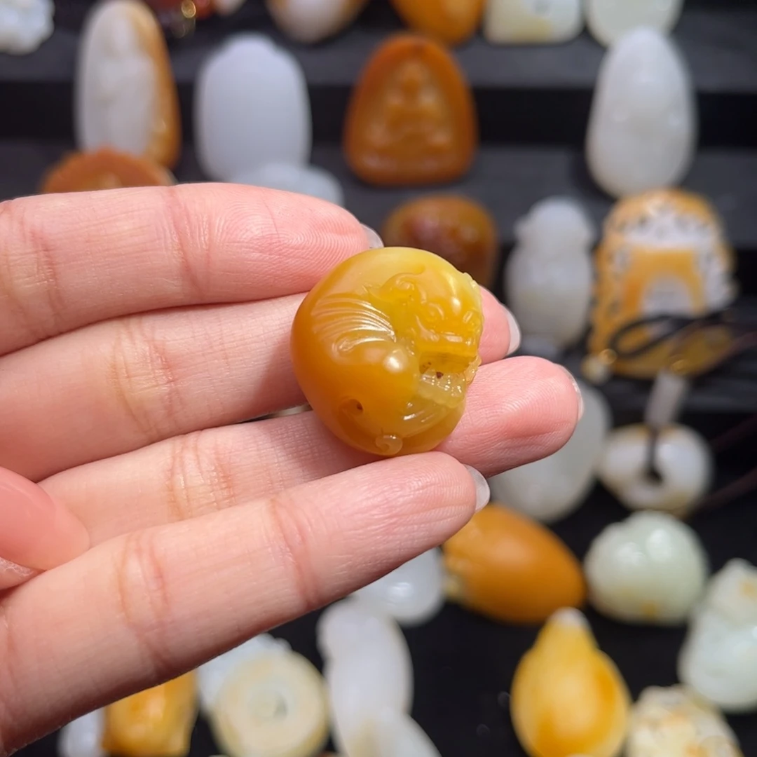 和田玉颈饰未镶嵌小*子