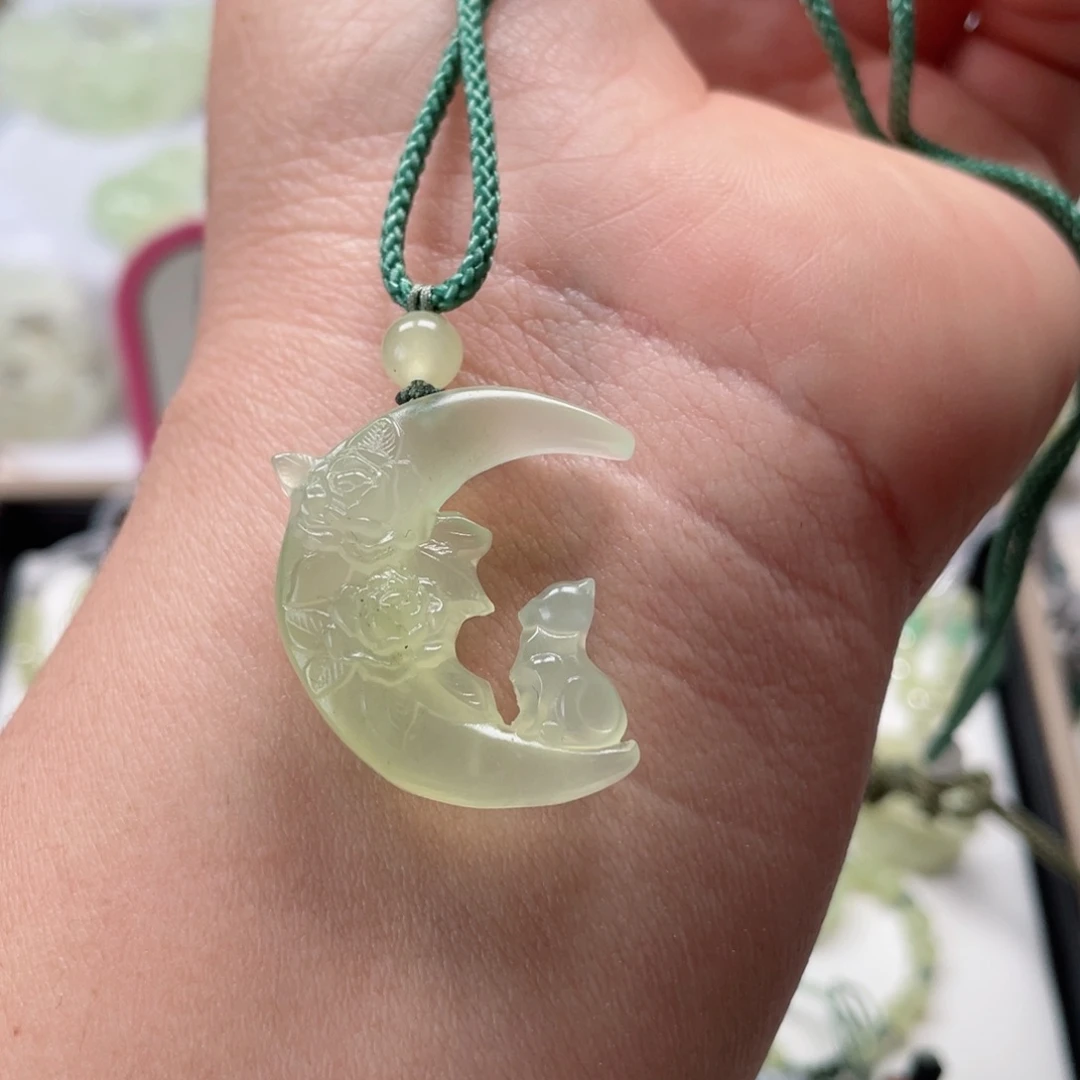 蛇纹石玉未镶嵌颈饰