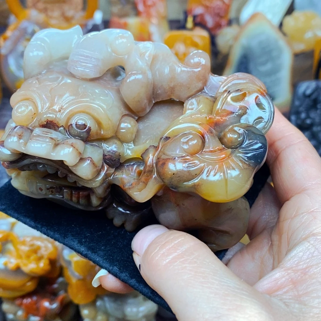 未镶嵌石英质玉（黄龙玉）颈饰