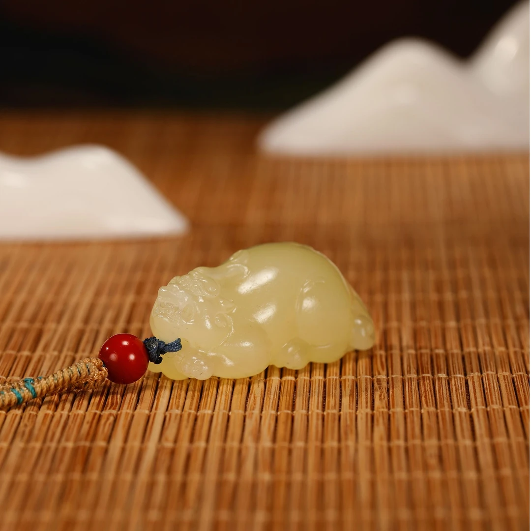 国玉和田玉黄玉貔貅挂件