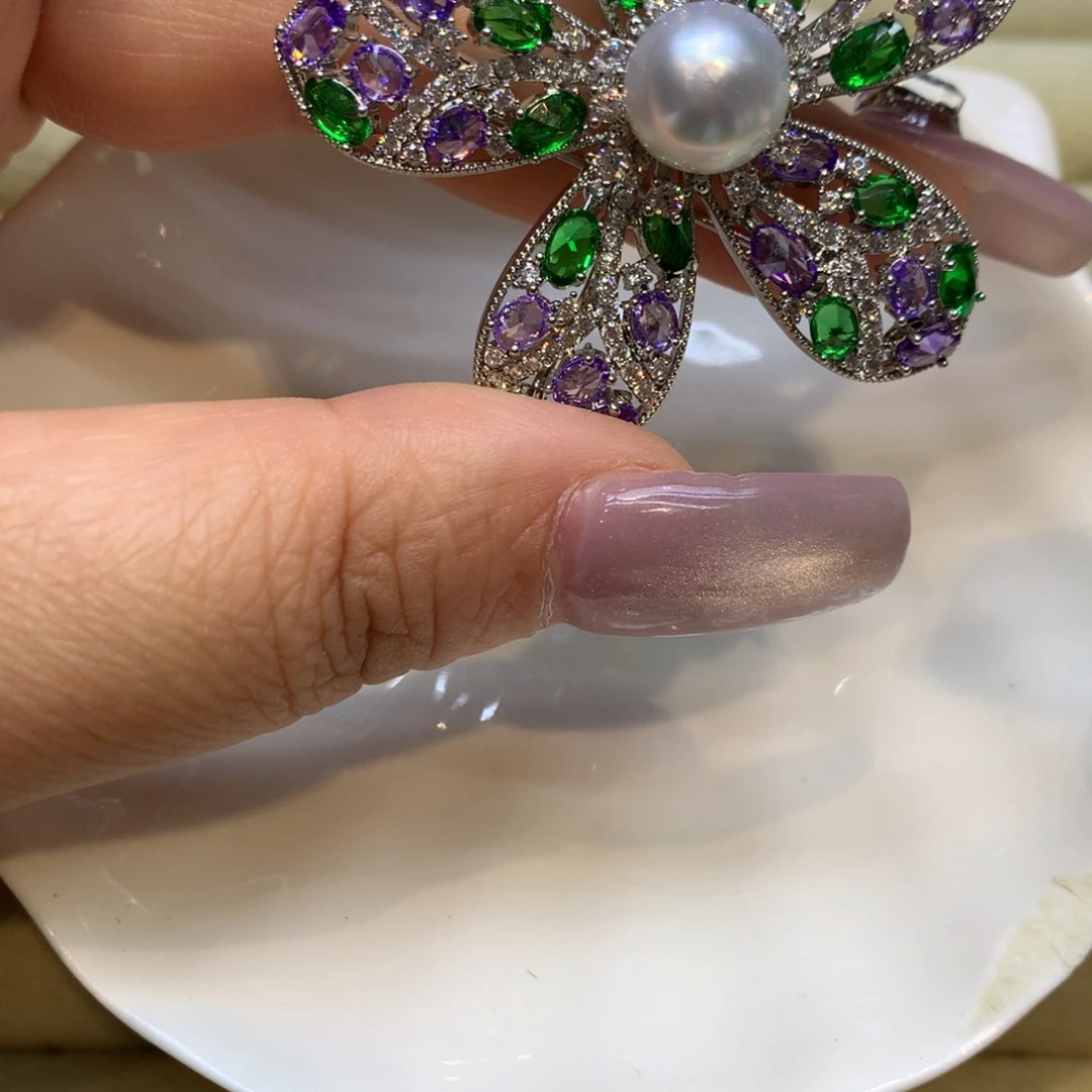 未镶嵌胸饰海水珍珠