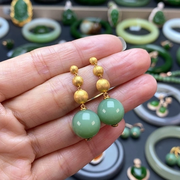 18K金镶嵌和田玉耳饰