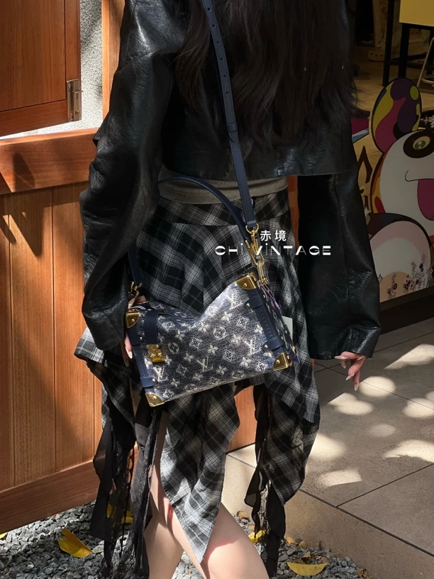 95新 LouisVuitton/路易威登 8754 蓝色炫光牛仔trunk软盒子单肩