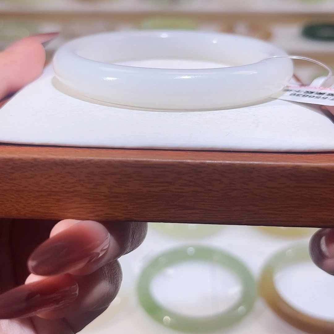 和田玉未镶嵌手镯白玉