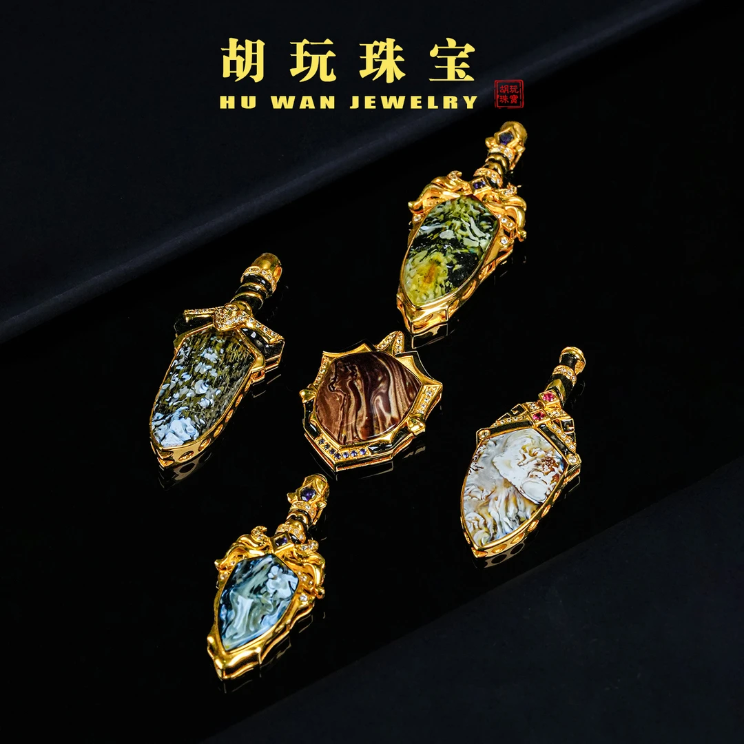 天然精品原矿豪镶彩沁妖蜜蜡大宝剑吊坠俄料乌料琥珀白花时尚饰品