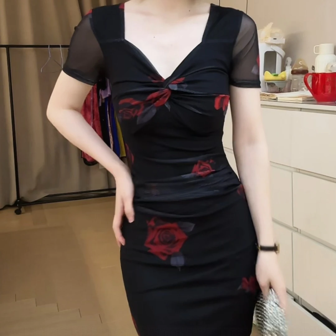 黑玫瑰短袖洋气方领泡泡袖法式修身显瘦夏季女士连衣裙