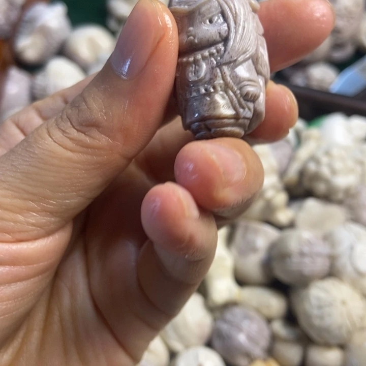 L***姐配饰鹿角雕刻一个出