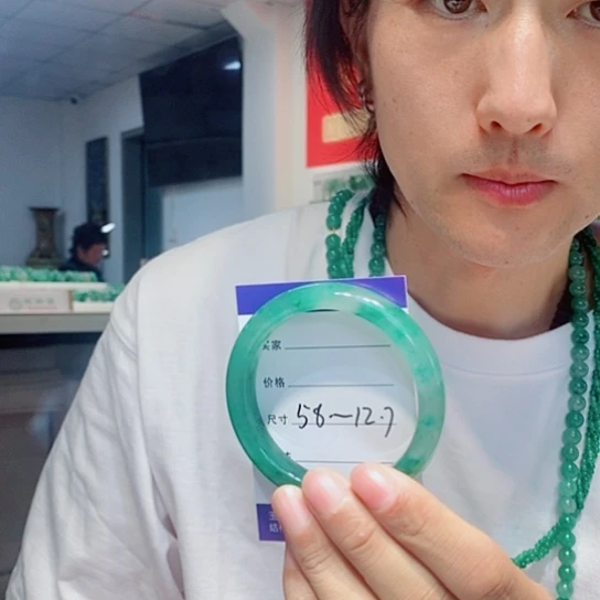 石英质玉（非洲翠）未镶嵌颈饰