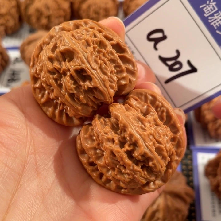 把件文玩核桃207号4.0白狮子