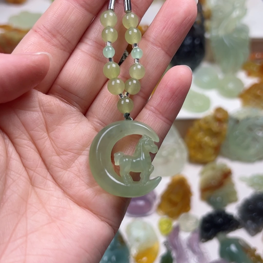 蛇纹石玉未镶嵌颈饰