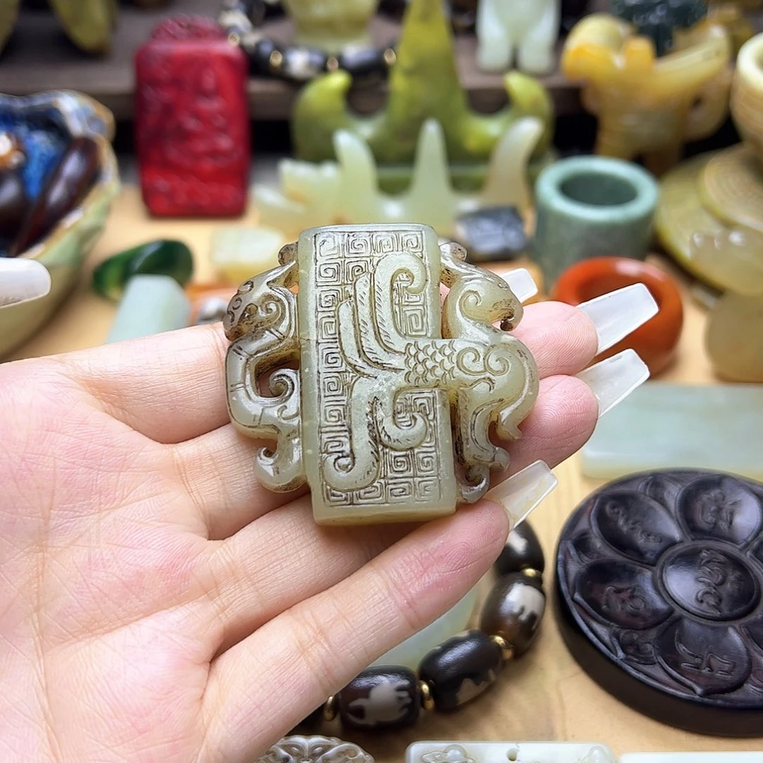 蛇纹石玉未镶嵌颈饰