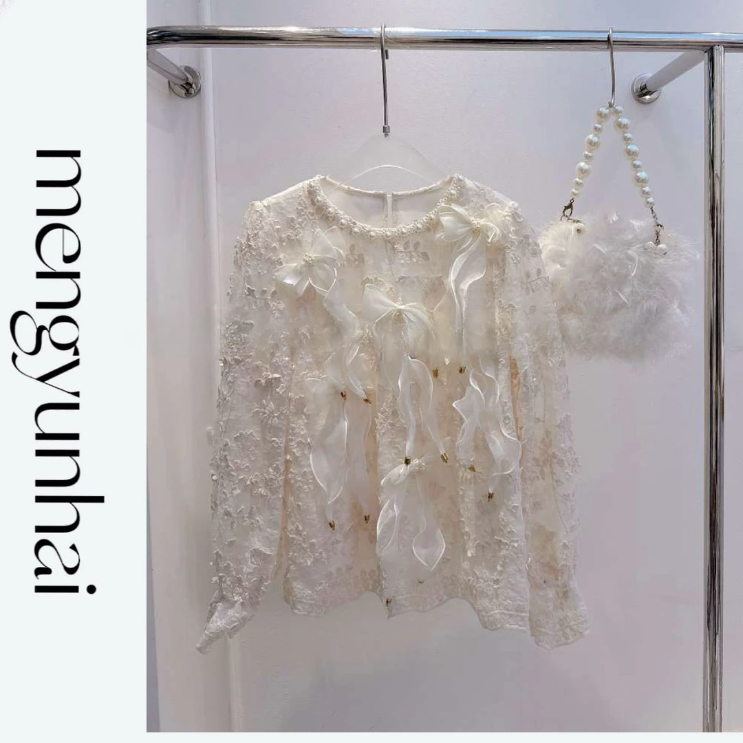 早春款刺绣圆领立体花朵衬衫