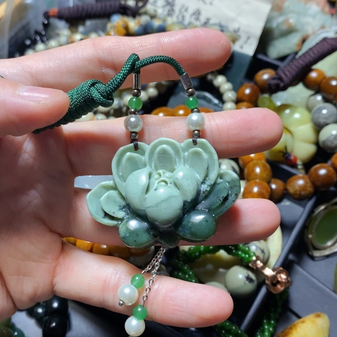 蛇纹石玉未镶嵌颈饰