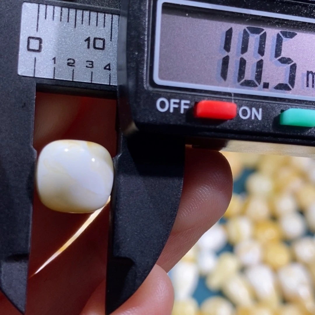 蜜蜡裸石未镶嵌配饰