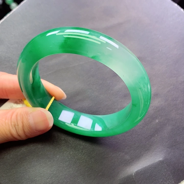 未镶嵌手镯石英质玉