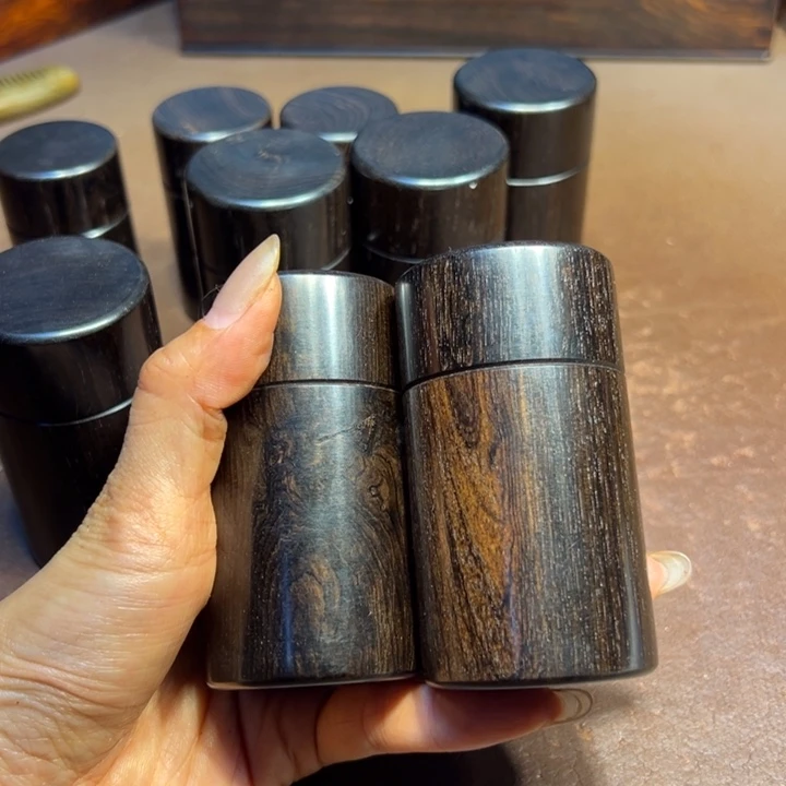 空***7紫光檀牙签罐。