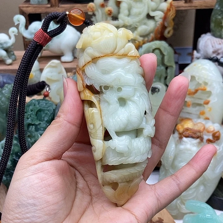 岫玉手把件未镶嵌