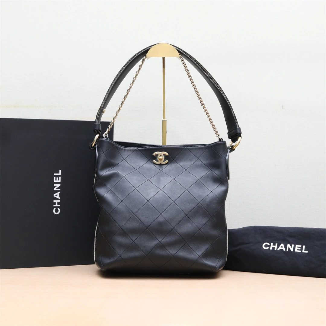 95新 Chanel/香奈儿 【黑黑】侧条纹 嬉皮包 黑金 皮革C 浅金扣