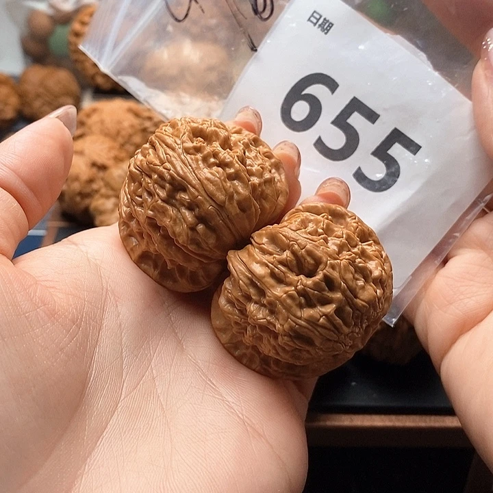 文玩核桃吊坠4.3尺白狮子