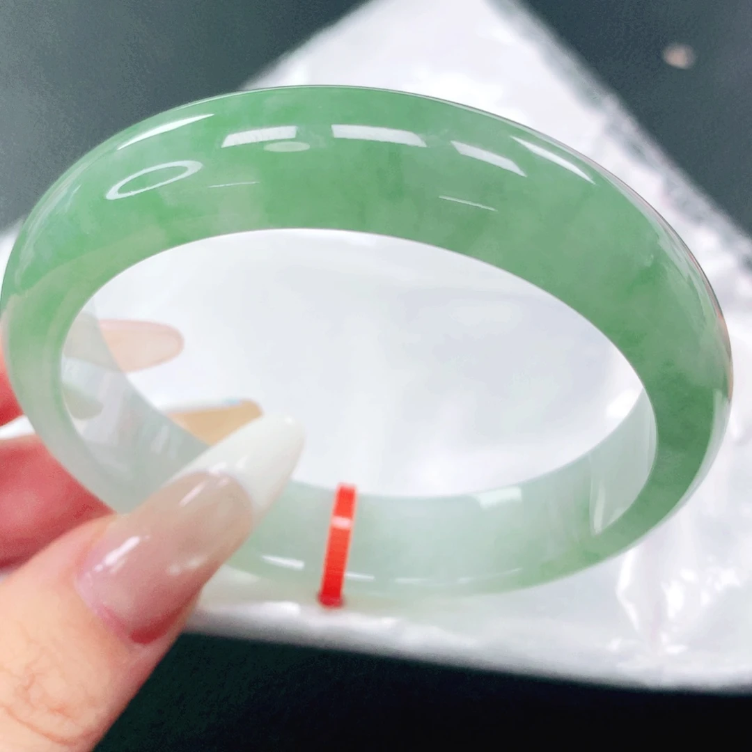未镶嵌手镯翡翠56。