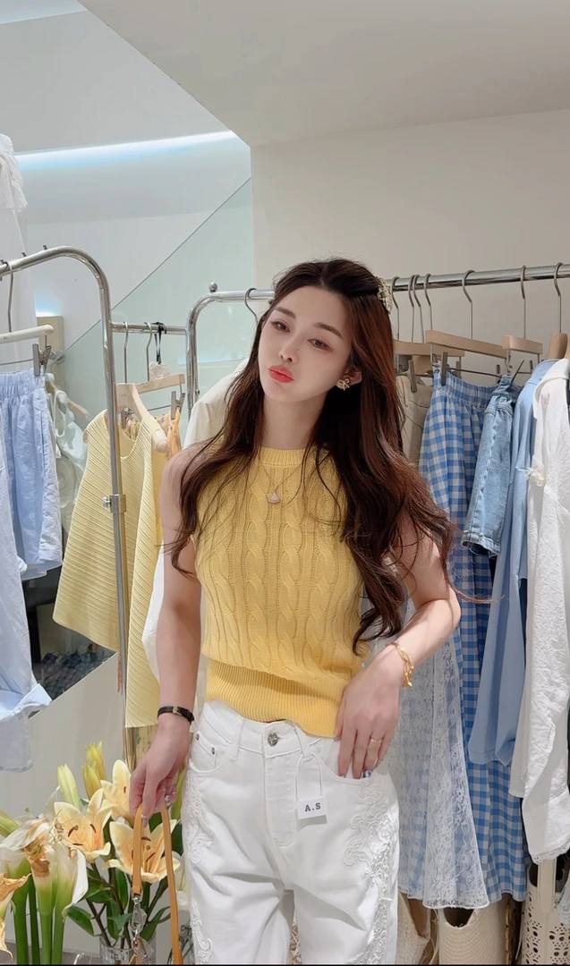 立体印花镂空阔腿牛仔裤