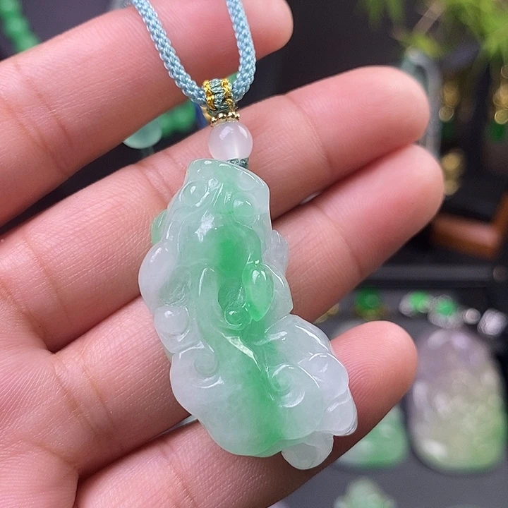 翡翠未镶嵌吊坠(赠链)