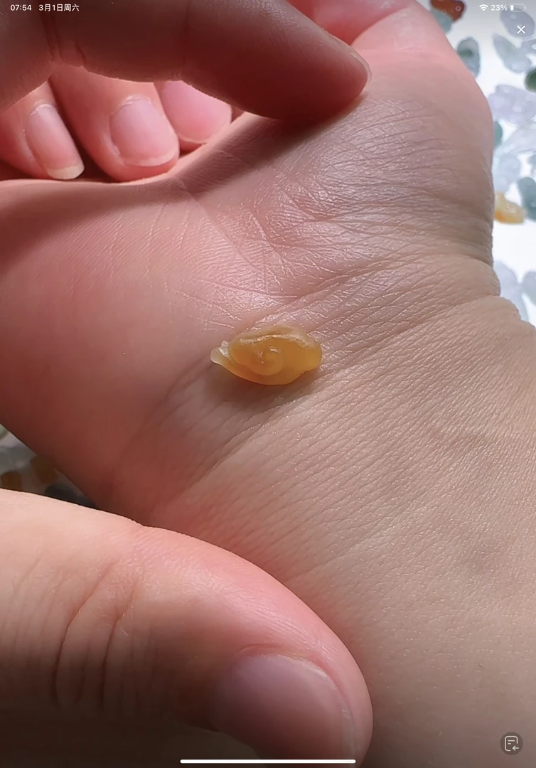 纯天然缅甸A货翡翠（毛货小祥云）