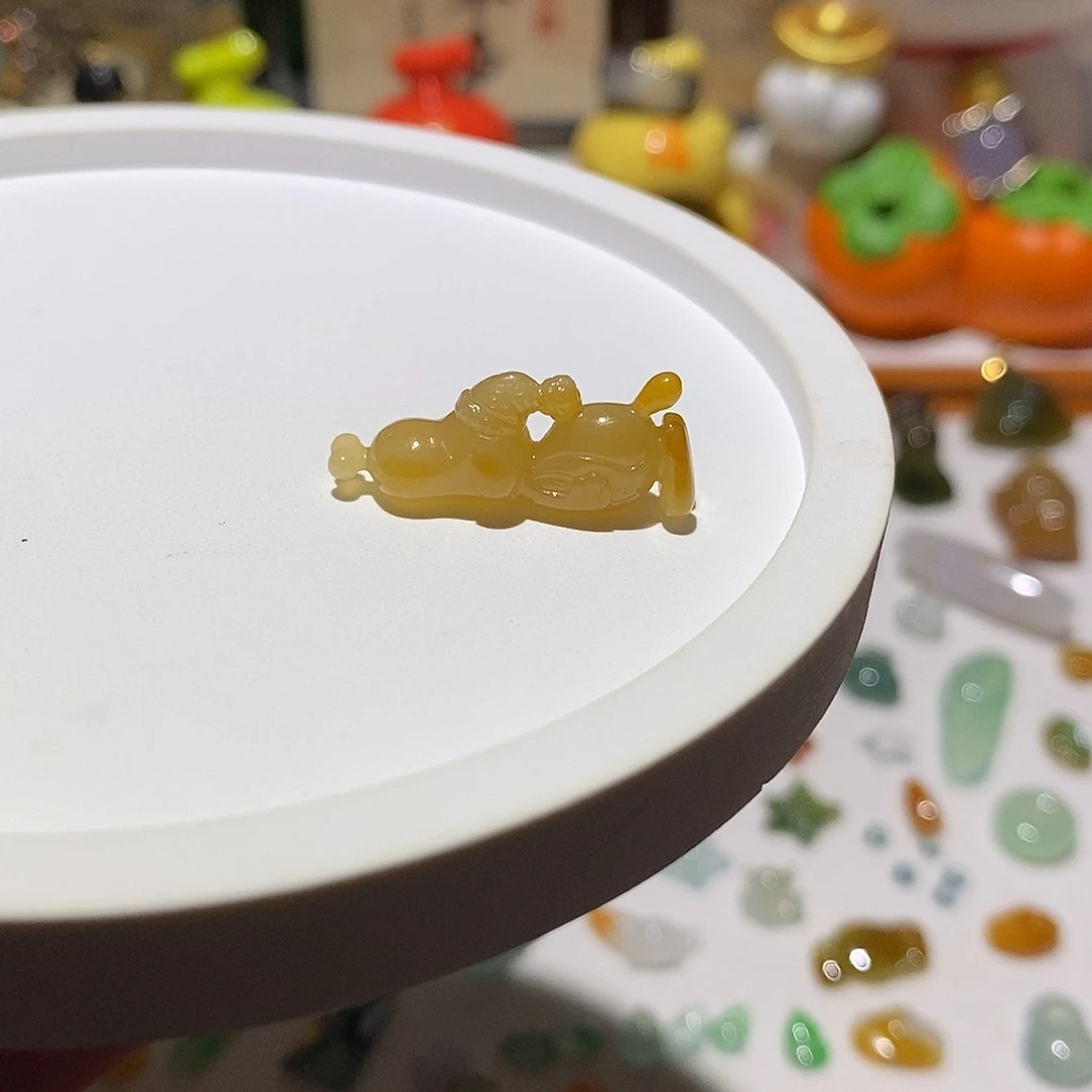 翡翠未镶嵌颈饰狗狗