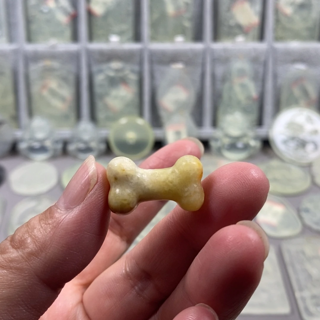 未镶嵌蛇纹石玉颈饰
